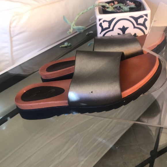 Seven pewter leather slides in good used condition size 7 - Picture 3 of 8